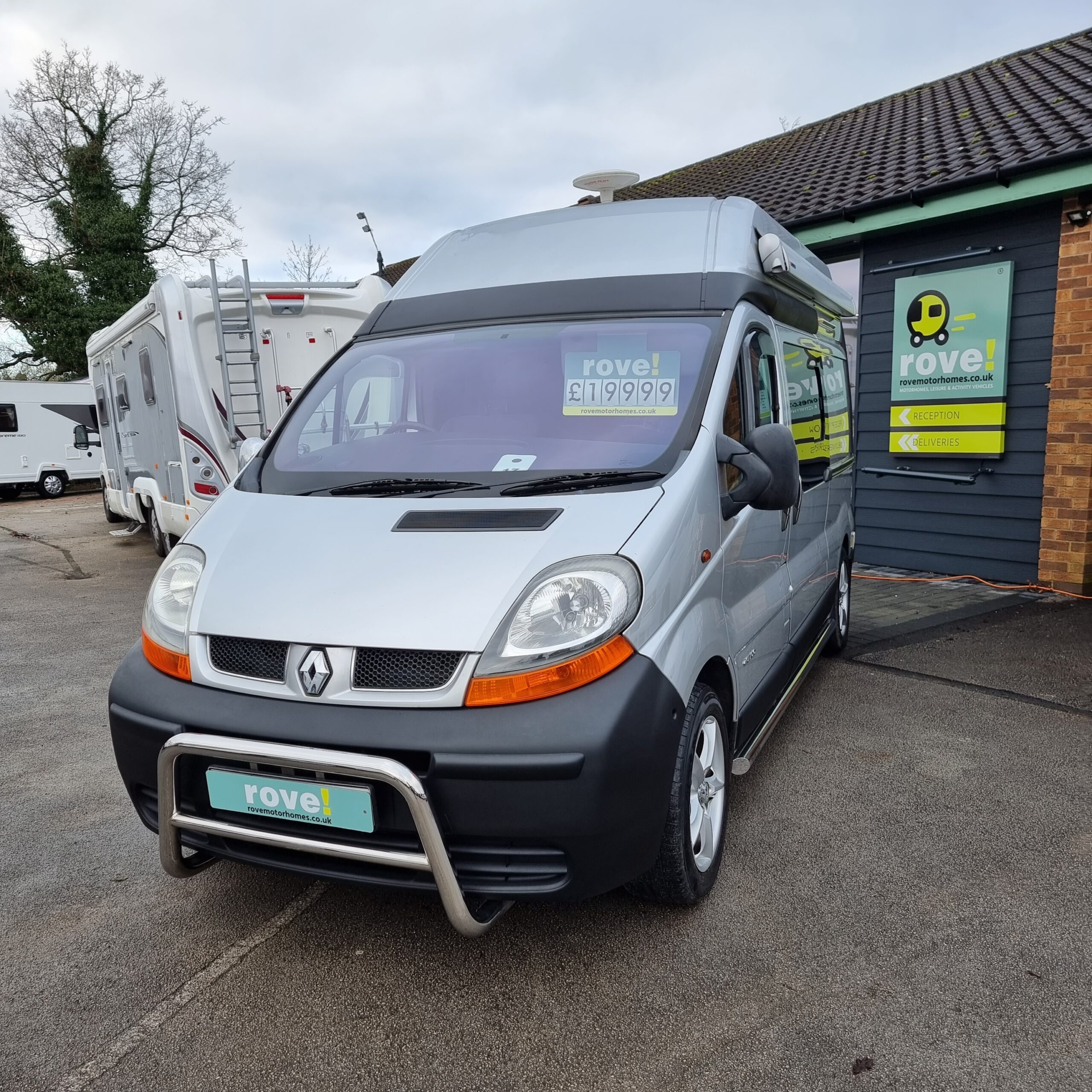 Renault trafic deals high top campervan